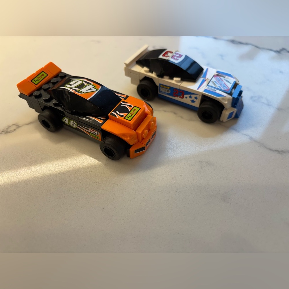 Lego Thunder Raceway 8125 Racing Set with Fold Out Track - complete - Picture 10 of 11